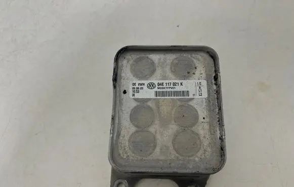 Volkswagen Taigo Engine oil radiator 04E117021K