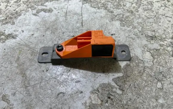 Volkswagen Golf V Airbag deployment crash/impact sensor 1T0909606 5WK43340
