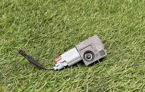 Chevrolet Cruze II Airbag deployment crash/impact sensor 13504470