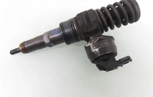 Volkswagen PASSAT B5 Fuel injector 0414720035 038130073T