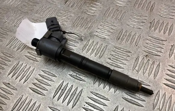 Volvo XC90 Fuel injector 31452114