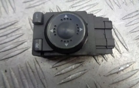 Skoda Octavia Mk1 (1U) Wing mirror switch 1U1959565C