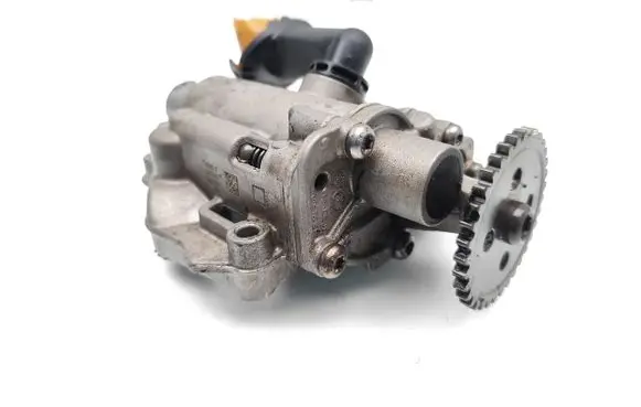 Volkswagen Golf Cross Oil pump 04E115103F