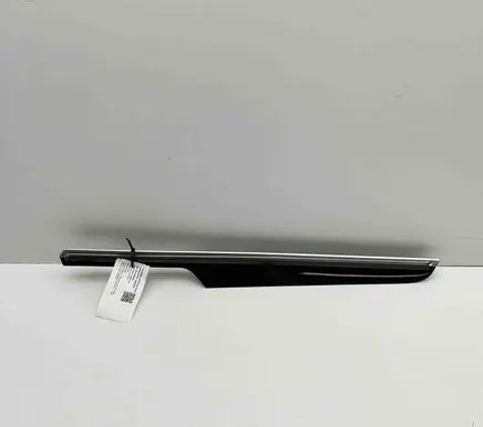 Porsche Macan (95B) Front door card panel trim 95B867410R