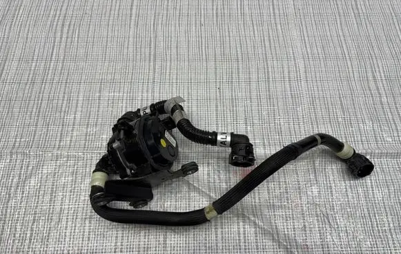 Maserati Grecale Water pump 670213736