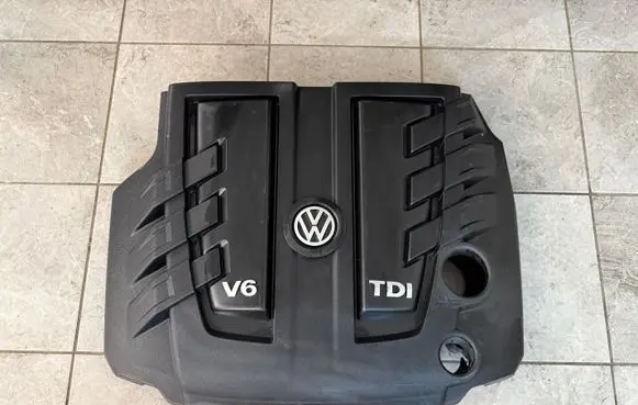 Engine cover (trim)