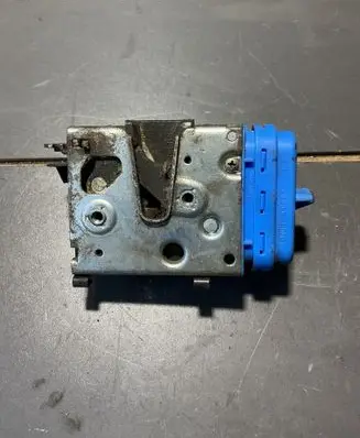 Audi A4 S4 B5 8D Rear door lock 4a0839016h