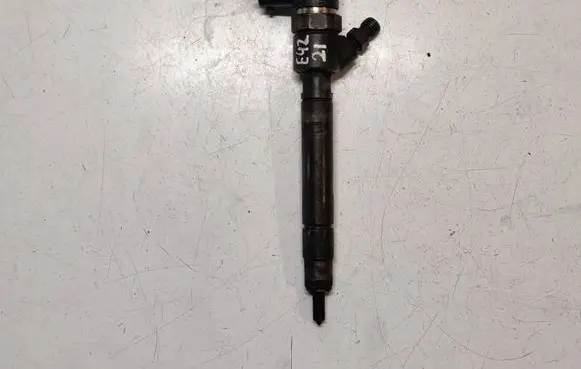 Volvo XC90 Fuel injector 30750283