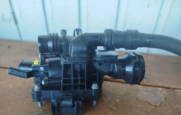Thermostat/thermostat housing