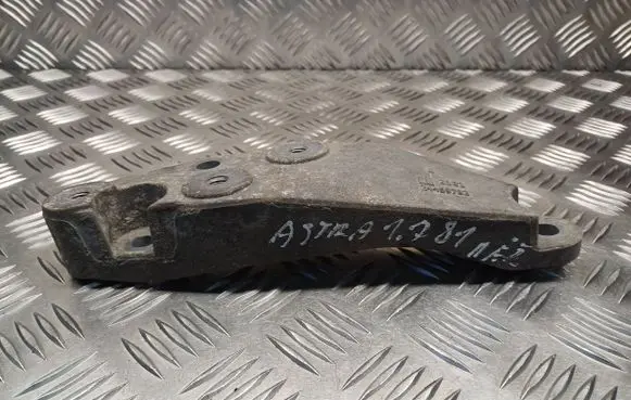 Gearbox mounting bracket