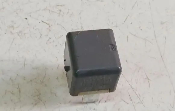 Toyota Avensis T250 Other relay 9008087030
