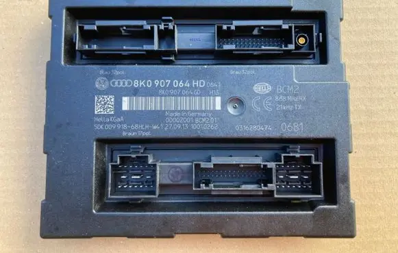 Audi A4 S4 B8 8K Gateway control module 8K0907064HD