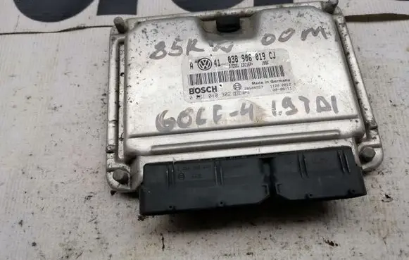 Volkswagen Golf IV Engine control unit/module 038906019CJ 0281010302
