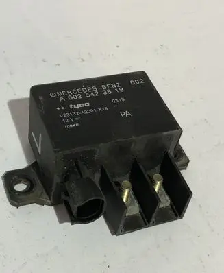 Mercedes-Benz E W211 Charging relay A0025423819