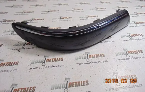 Rear bumper trim bar molding