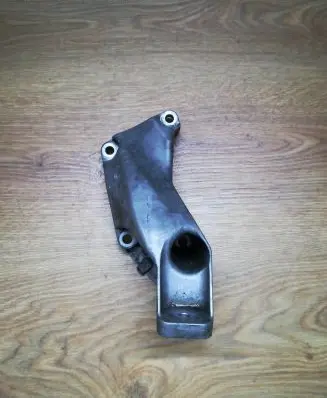 Volkswagen PASSAT B5.5 Engine mounting bracket 8D0199307P