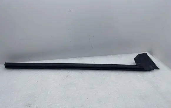 Tesla Model 3 Rubber seal front door window/glass 1090495
