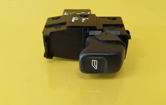 Volvo XC70 Electric window control switch 30658686