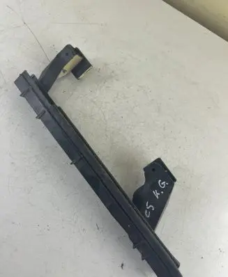 Citroen C5 Rear door windshield rail 