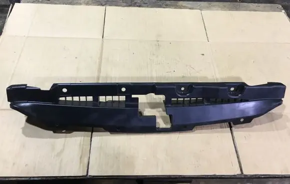 Engine bonnet/hood lock trim molding