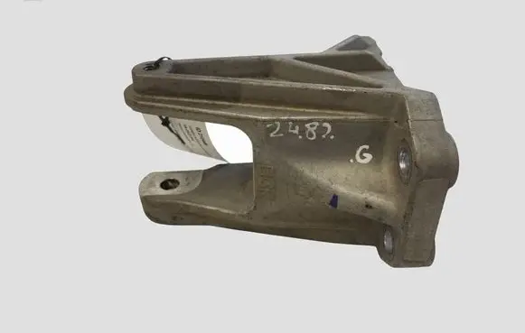 Nissan Leaf II (ZE1) Engine mounting bracket