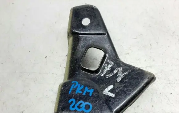 Seat Alhambra (Mk2) Fender mounting bracket
