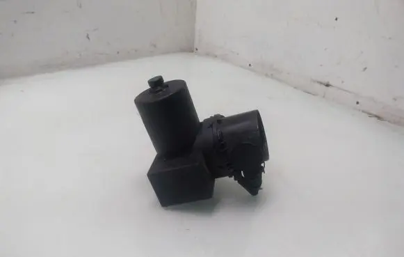 Volkswagen Golf II Central locking vacuum pump 