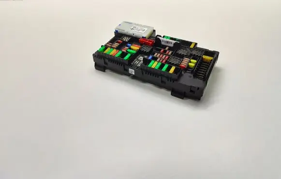 BMW 5 G30 G31 Fuse module 6837090 6114683709001 6992957