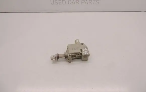 Volkswagen PASSAT B5 Central locking motor 3B0810773 D199