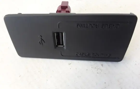 Volvo S90, V90 AUX in-socket connector 31389705
