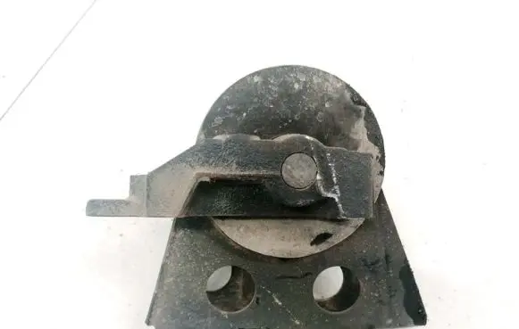 Engine mount bracket