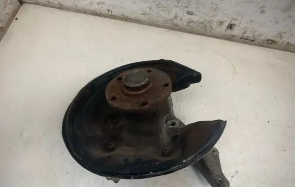 Rear wheel hub