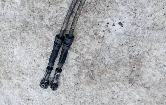 Volkswagen Touran I Gear shift cable linkage 1T0711266B