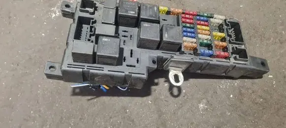 Volvo S60 Fuse module 8637841 518717004