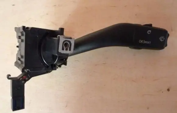Volkswagen Jetta III Wiper control stalk 1K0953519C N105