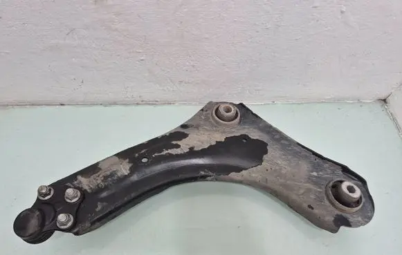 Renault Megane III Front lower control arm/wishbone 