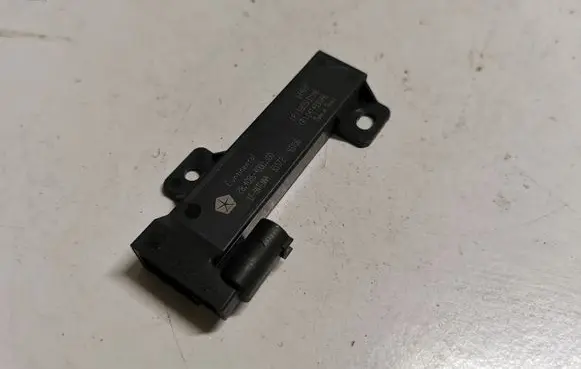 Dodge Durango Aerial antenna amplifier 68051315AB