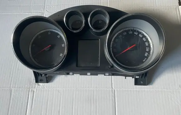 Opel Insignia A Speedometer (instrument cluster) 13327317