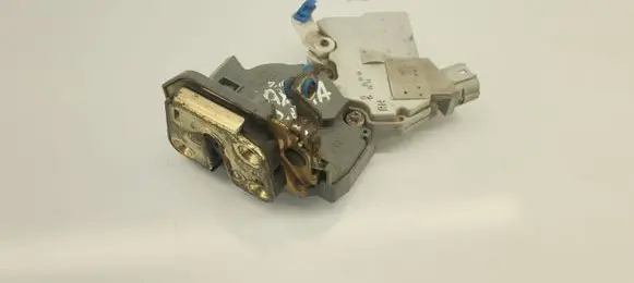 Nissan Maxima Rear door lock 825523Y500