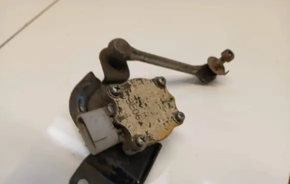 Headlight/headlamp level sensor
