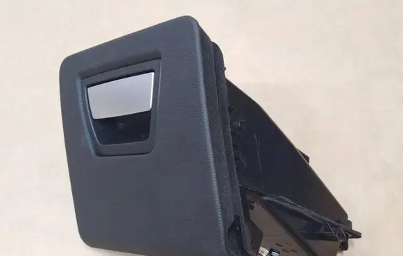 Maserati Ghibli Glove box 670017370 105821892C 105821701C
