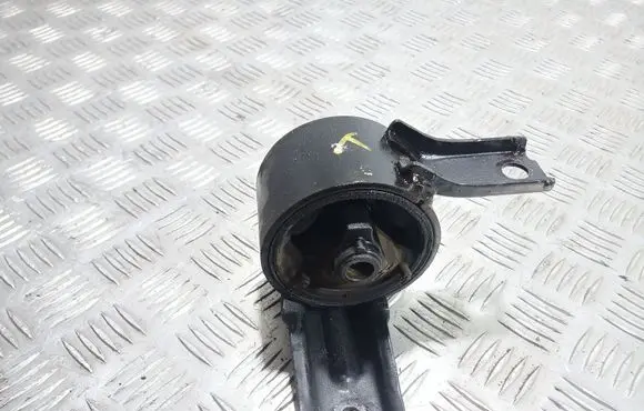 Mitsubishi Outlander Engine mount bracket