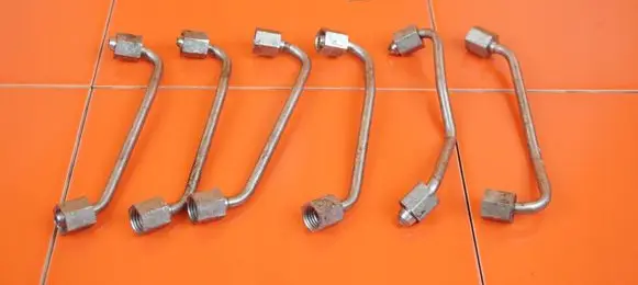 BMW 3 E90 E91 Fuel injector supply line/pipe 16MB25