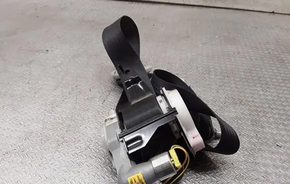 Mazda 2 Front seatbelt
