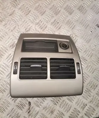 Rear air vent grill
