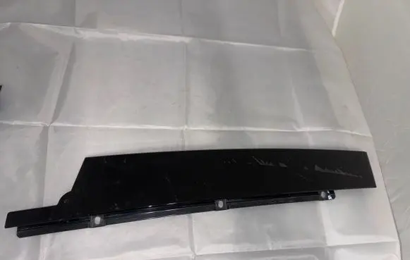 Porsche Macan (95B) Front door glass trim molding 95B853318