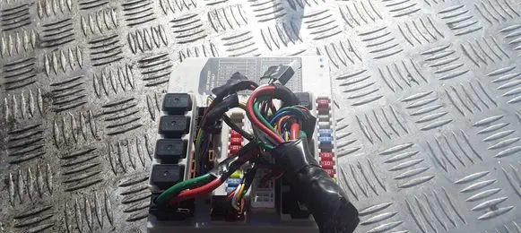 Nissan Note (E11) Fuse module 284B7AX62A 6G07 R1350