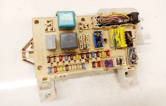 Toyota Corolla Verso AR10 Fuse box set 892210F010