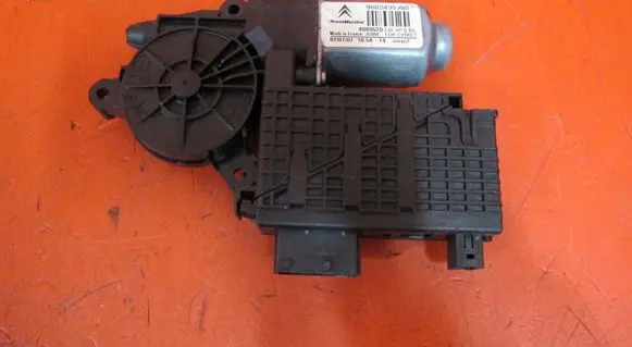 Citroen C4 Grand Picasso Front door window regulator motor 9682495780