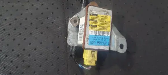 Toyota Avensis T220 Airbag control unit/module 8983005010 89830-05010